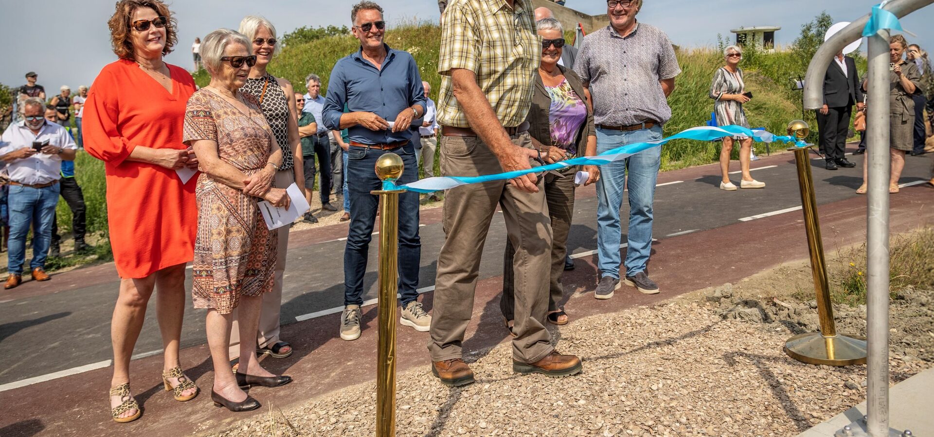 WaterschapDijkversterkingHansweert2025 - opening keermuur knippen lint